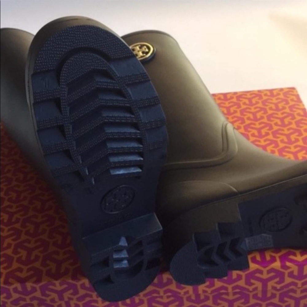 Boots - Picture 2 of 6